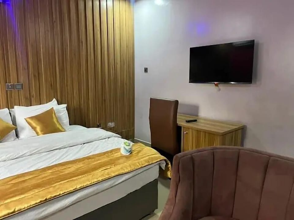 Deluxe Room, Balcony, City View | Desk, laptop workspace, blackout drapes, soundproofing