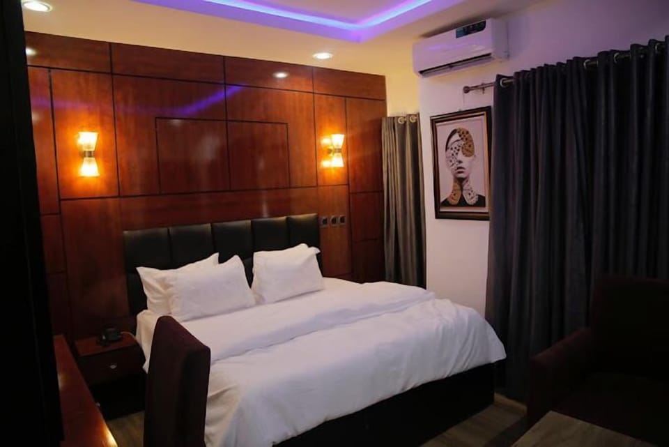 Deluxe Room, Balcony, City View | Desk, laptop workspace, soundproofing, free WiFi