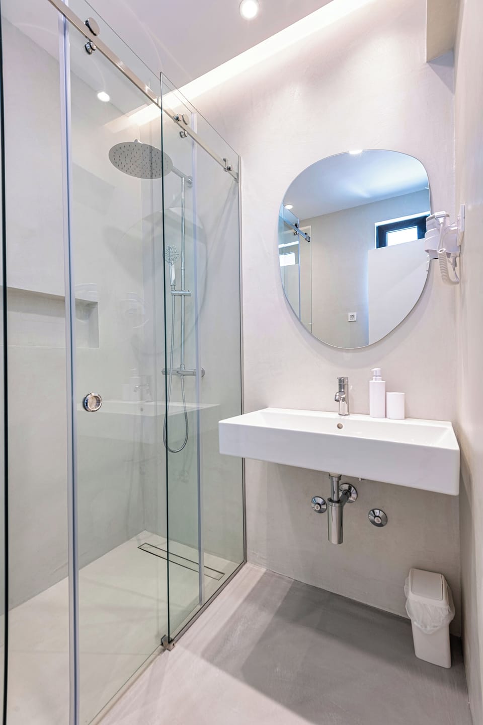 Attic Double Room | Bathroom | Shower, hair dryer, towels, soap