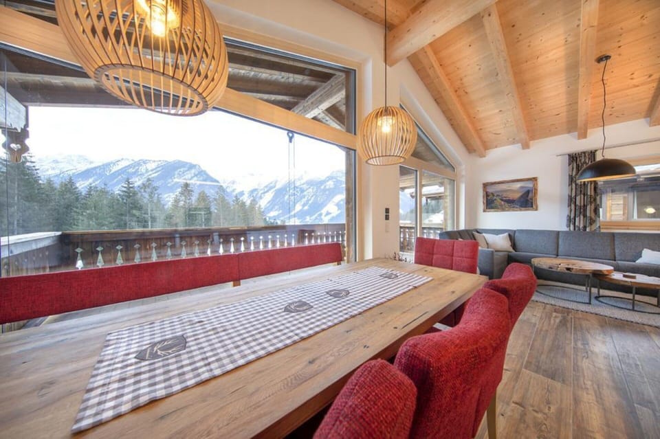 Chalet | Dining