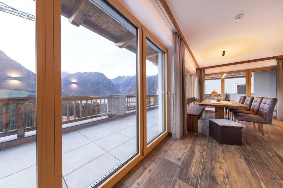 Chalet | Dining