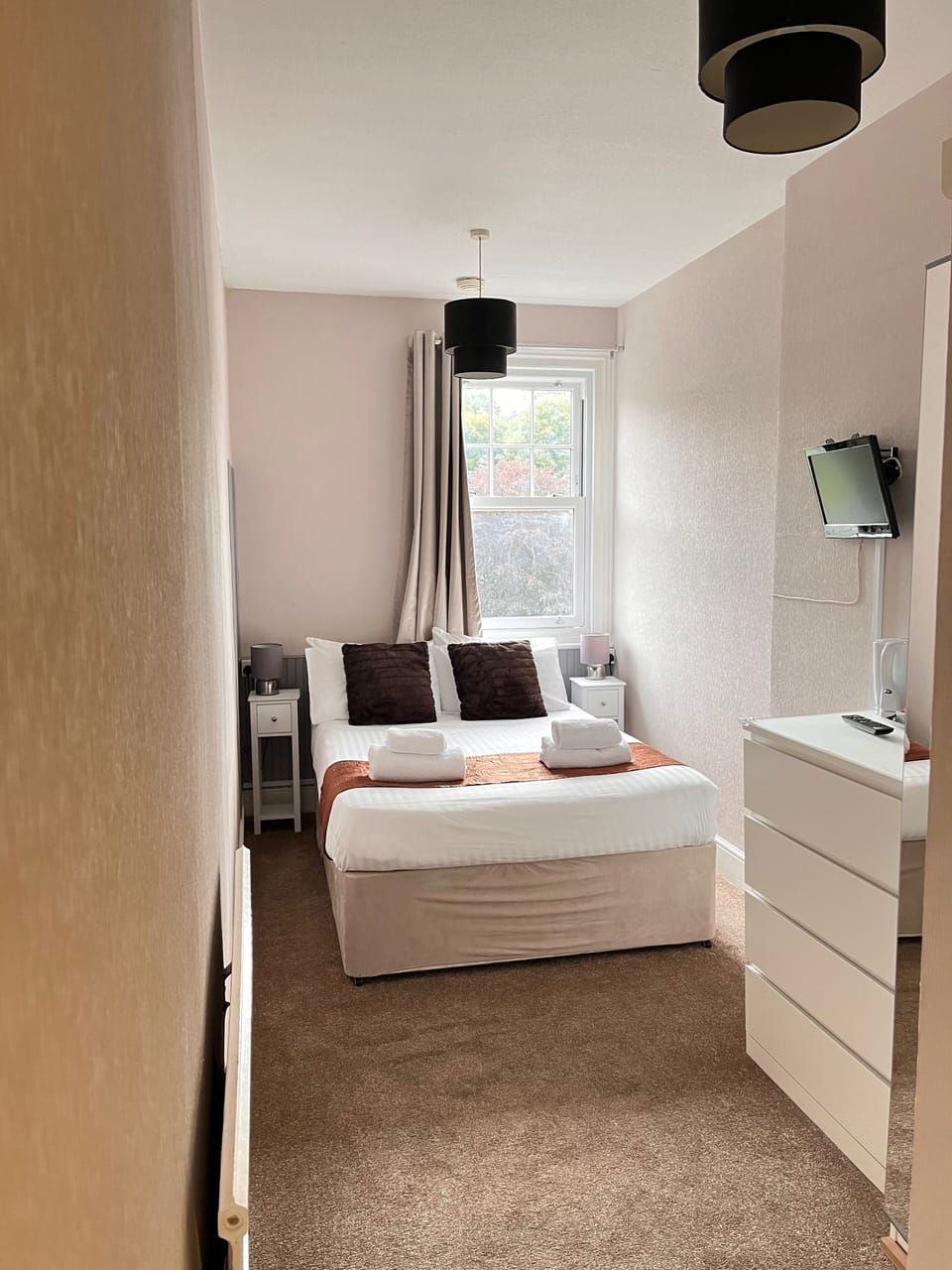 Basic Double Room, Ensuite (2nd Floor) | Desk, soundproofing, iron/ironing board, free WiFi