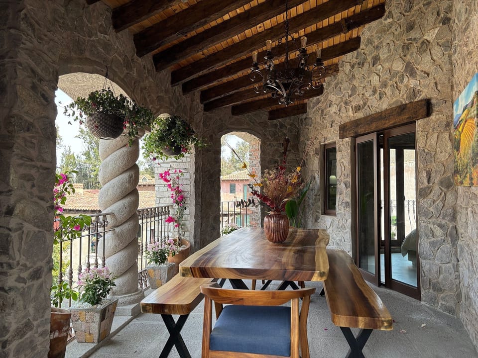 Basic Apartment | Outdoor dining