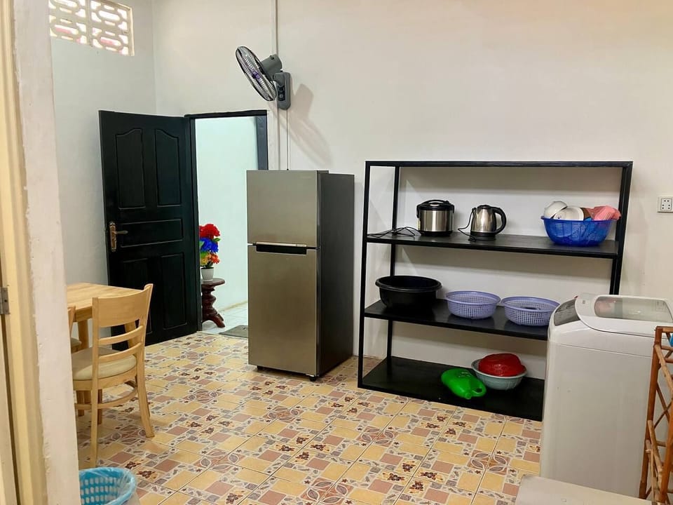 Family House, Balcony, Garden View | Private kitchen