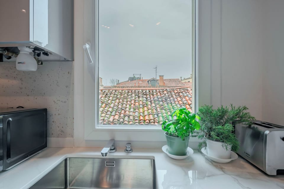Superior Apartment, City View | Private kitchen