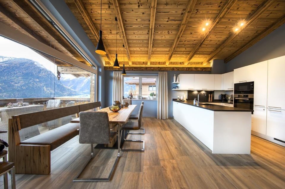 Chalet | Dining