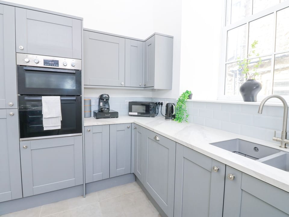 Dishwasher, cookware/dishes/utensils