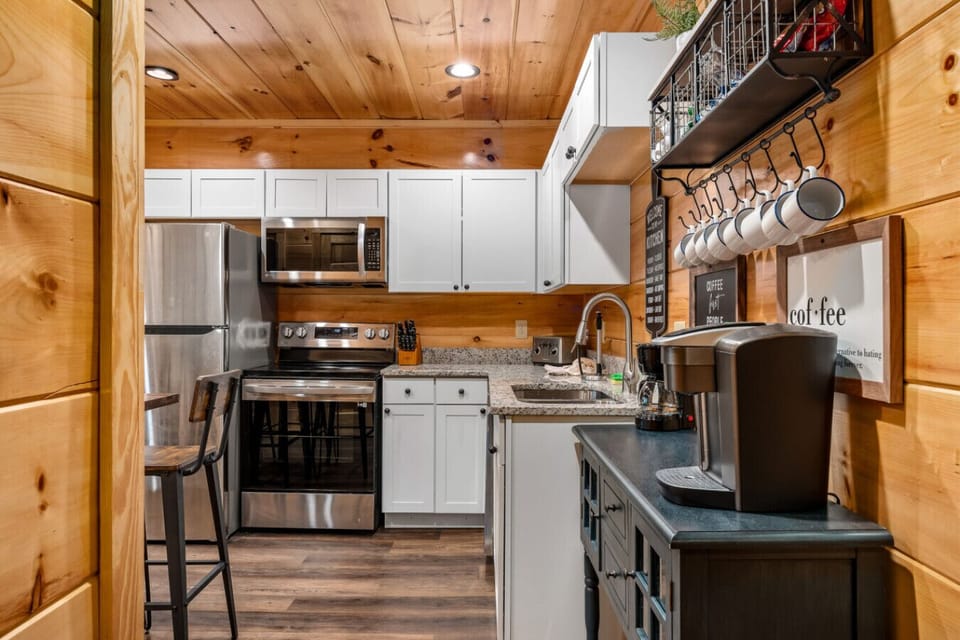 Comfort Cabin, Mountain View | Private kitchen