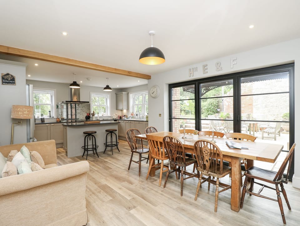 Cottage | Interior