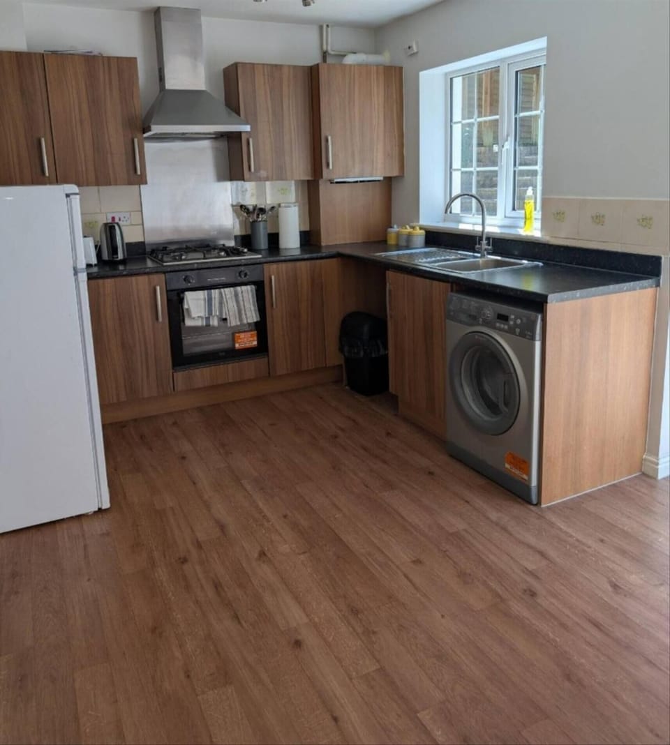 House | Private kitchen | Fridge, microwave, oven, stovetop