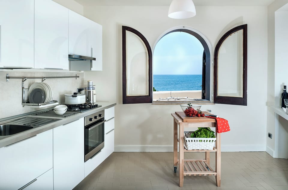 Luxury Villa | Private kitchen | Electric kettle, eco-friendly cleaning products