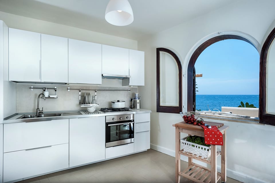 Luxury Villa | Private kitchen | Electric kettle, eco-friendly cleaning products