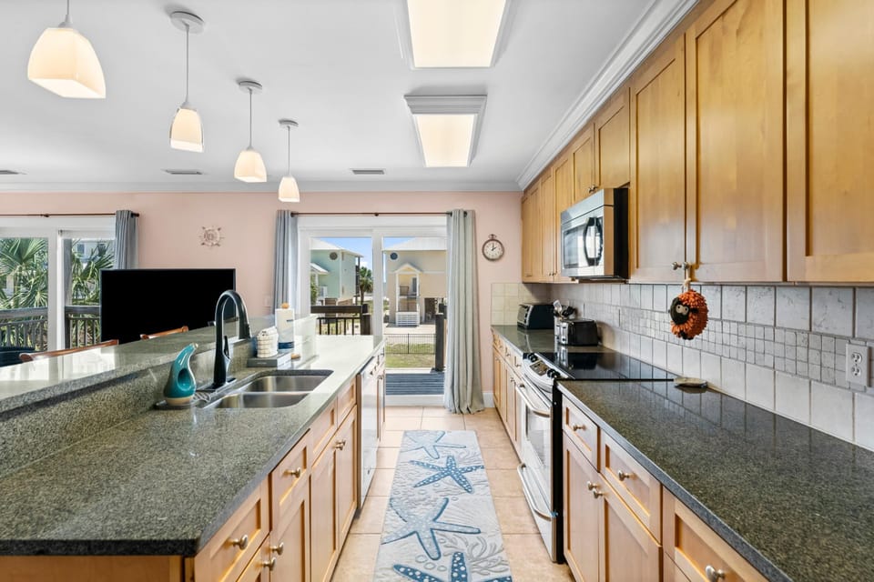House, Ocean View | Private kitchen | Full-size fridge, microwave, oven, stovetop