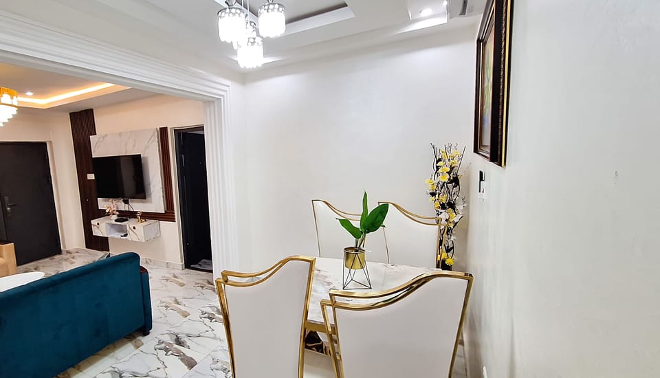 Deluxe Suite, Balcony, City View | Living area
