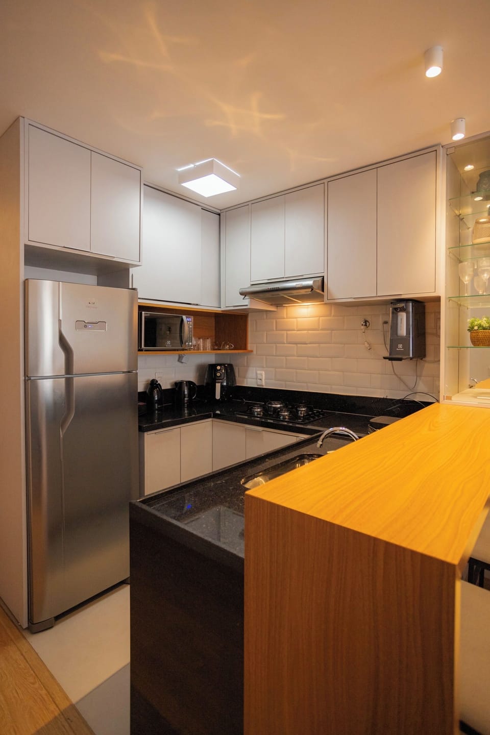 SUH Copacabana 43 | Private kitchen | Microwave, electric kettle