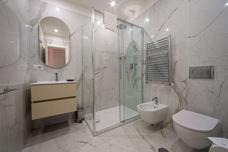 Superior Triple Room | Bathroom | Shower, free toiletries, hair dryer, slippers
