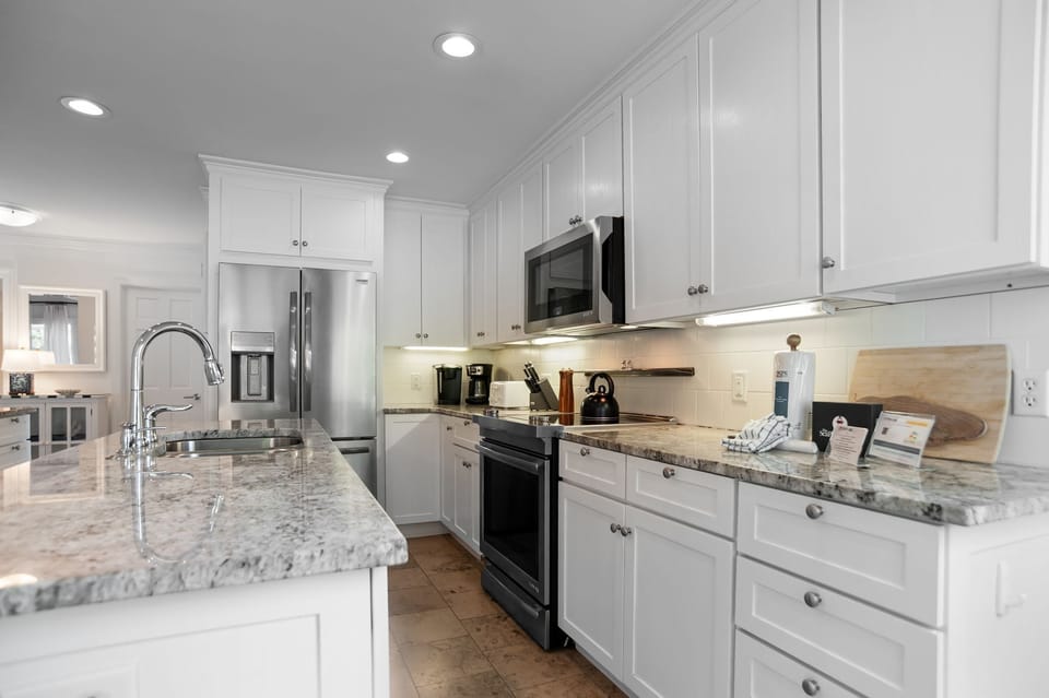Villa, Multiple Beds, Kitchen, Golf View (173 Twin Oaks) | Private kitchen | Fridge, microwave, oven, stovetop