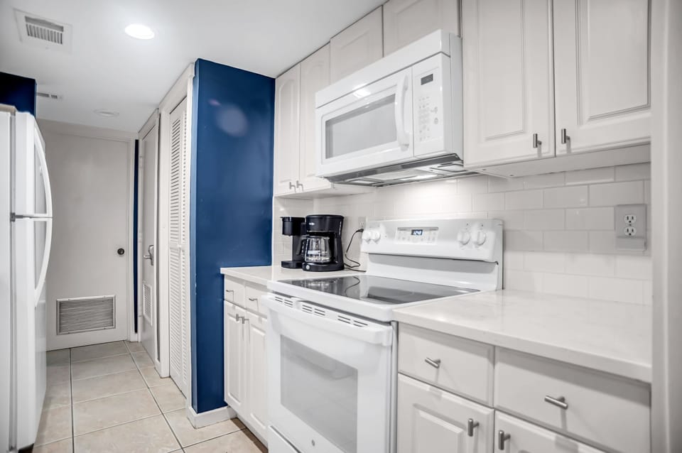 Villa, Multiple Beds, Patio, Pool View (287 Stoney Creek Villa) | Private kitchen | Fridge, microwave, oven, stovetop