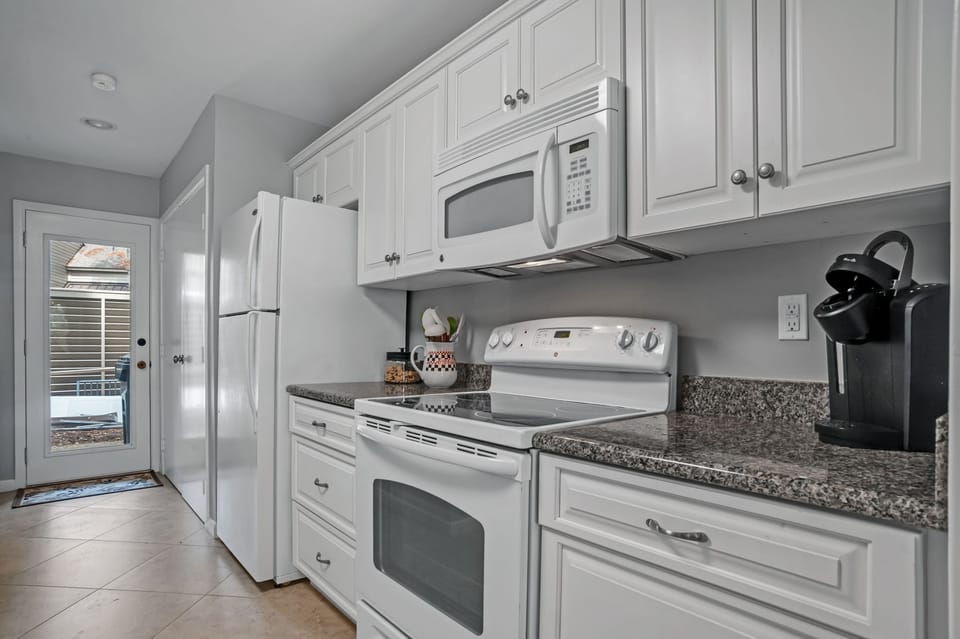 Villa, Multiple Beds, Patio, Golf View (2282 Heritage Villas) | Private kitchen | Fridge, microwave, oven, stovetop