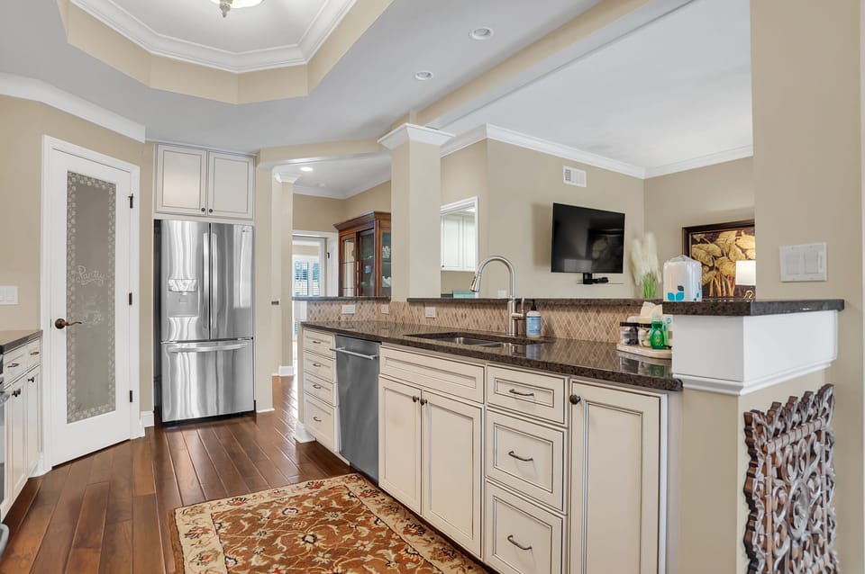 Villa, Multiple Beds, Patio, Pool View (1112 Harbour South Club Villa) | Private kitchen | Fridge, microwave, oven, stovetop
