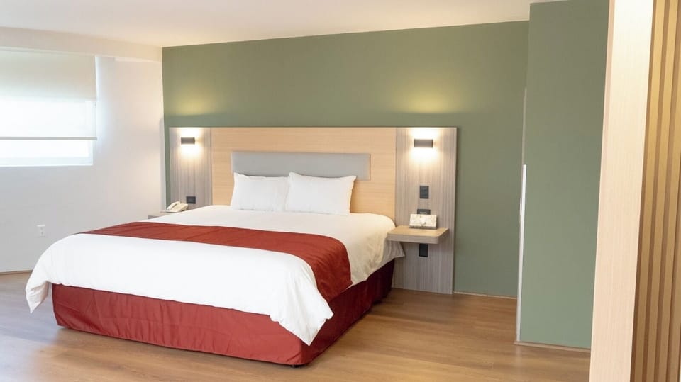 Standard Single Room, Non Smoking | In-room safe, desk, laptop workspace, WiFi (free)