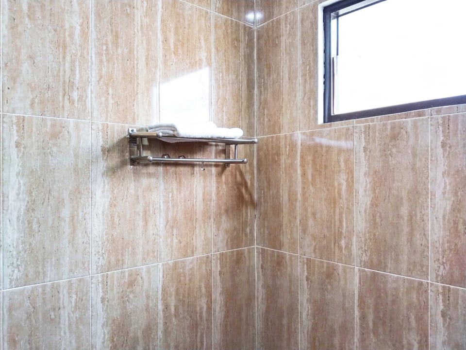 Standard Room | Bathroom
