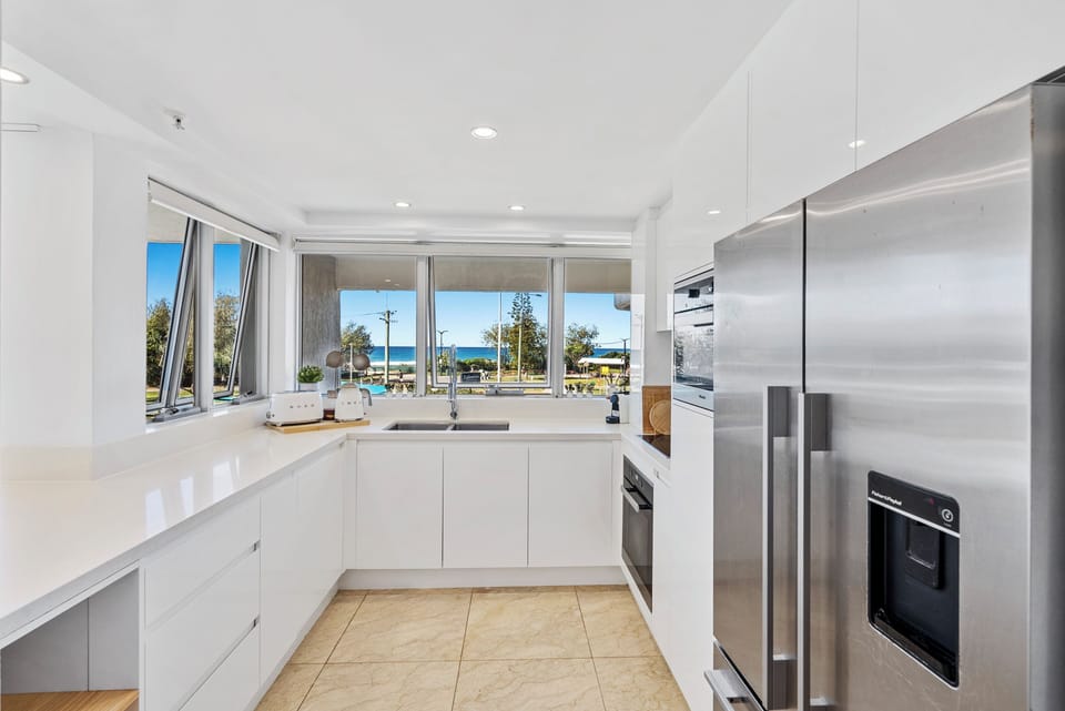Luxury Apartment, Beach View | Private kitchen