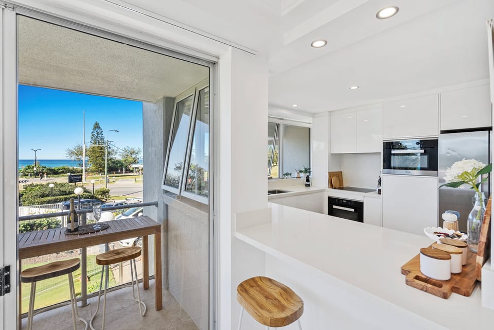 Luxury Apartment, Beach View | Private kitchen