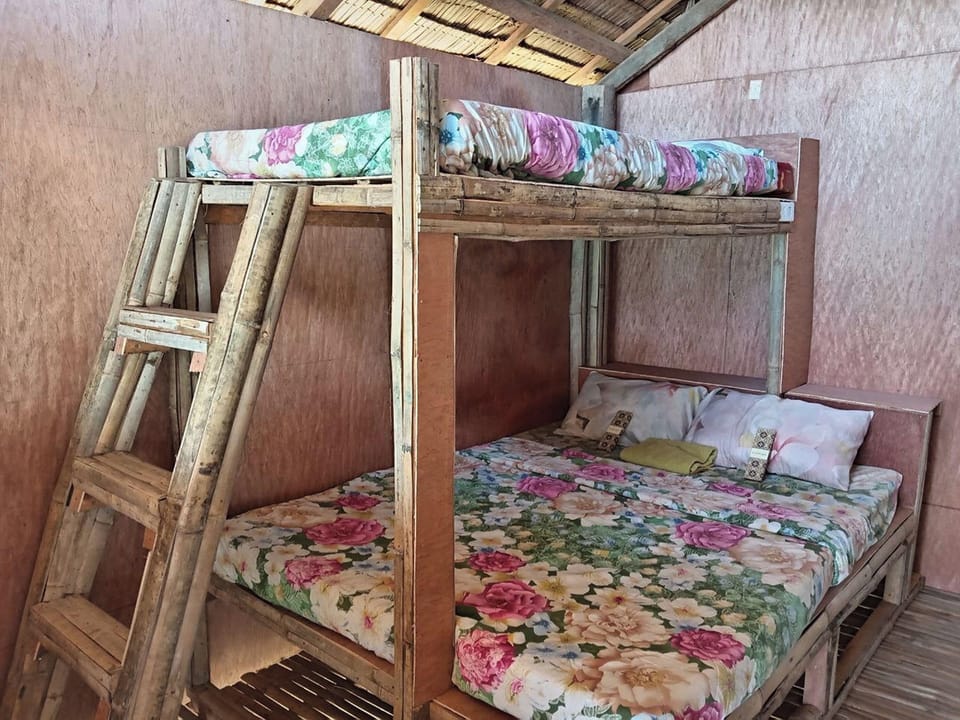 Double Room | Desk, WiFi (free), bed sheets