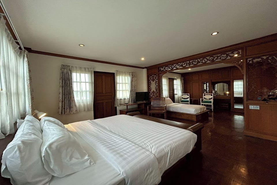Family Room | Desk, free WiFi, bed sheets