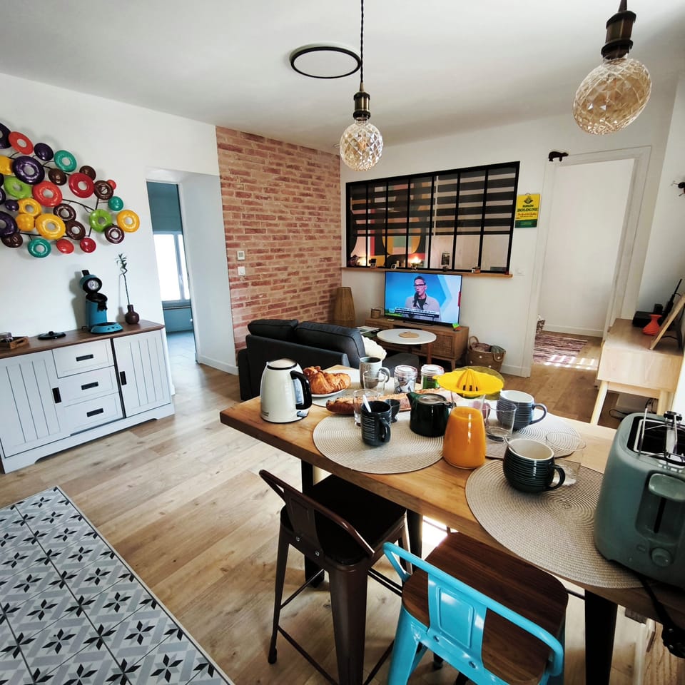 City Apartment, Garden View | Living area
