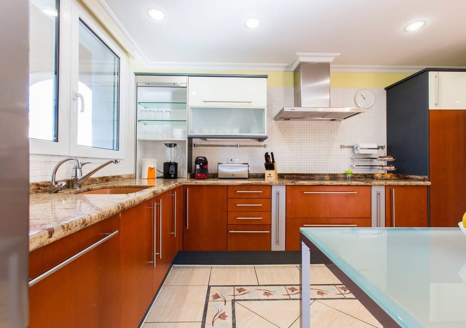 House, 5 Bedrooms, Smoking, Private Pool | Interior