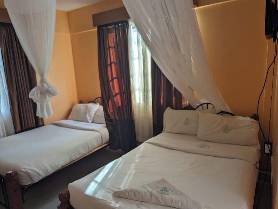 Deluxe Twin Room, Pool View | Free WiFi, bed sheets