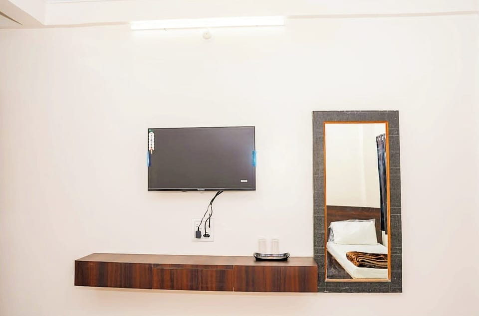 Superior Triple Room | Television