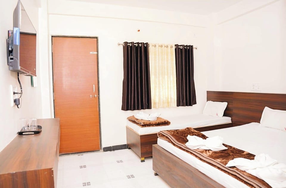Hypo-allergenic bedding, desk, soundproofing, free WiFi
