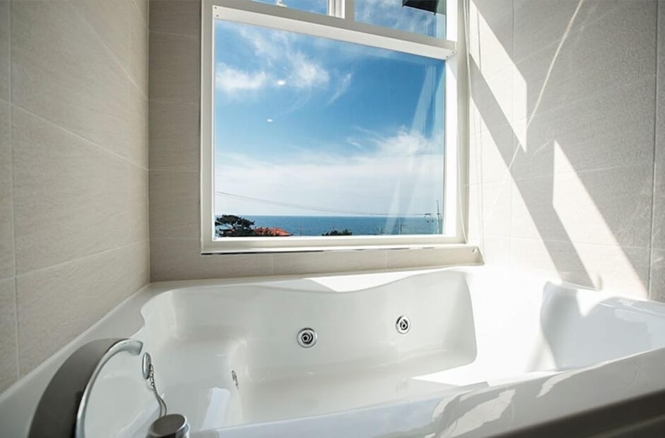 Rich Suite | Exterior