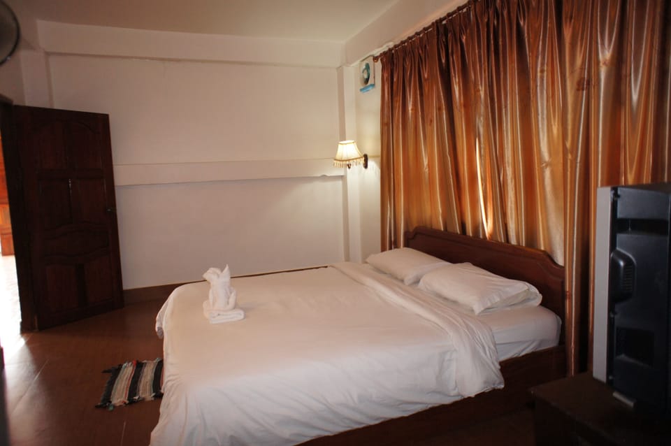Double Room | In-room safe, free WiFi