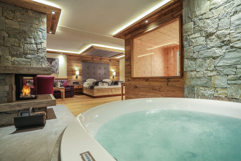 Luxury Suite, Sauna (Wellness) | Premium bedding, down comforters, in-room safe, individually furnished