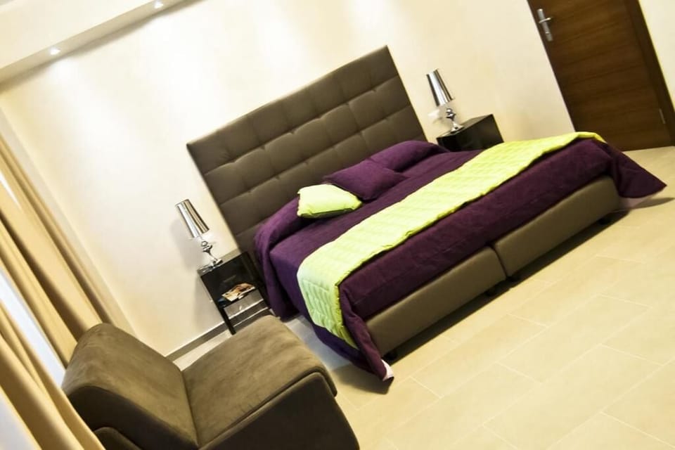 Deluxe Double Room | In-room safe, desk, laptop workspace, soundproofing