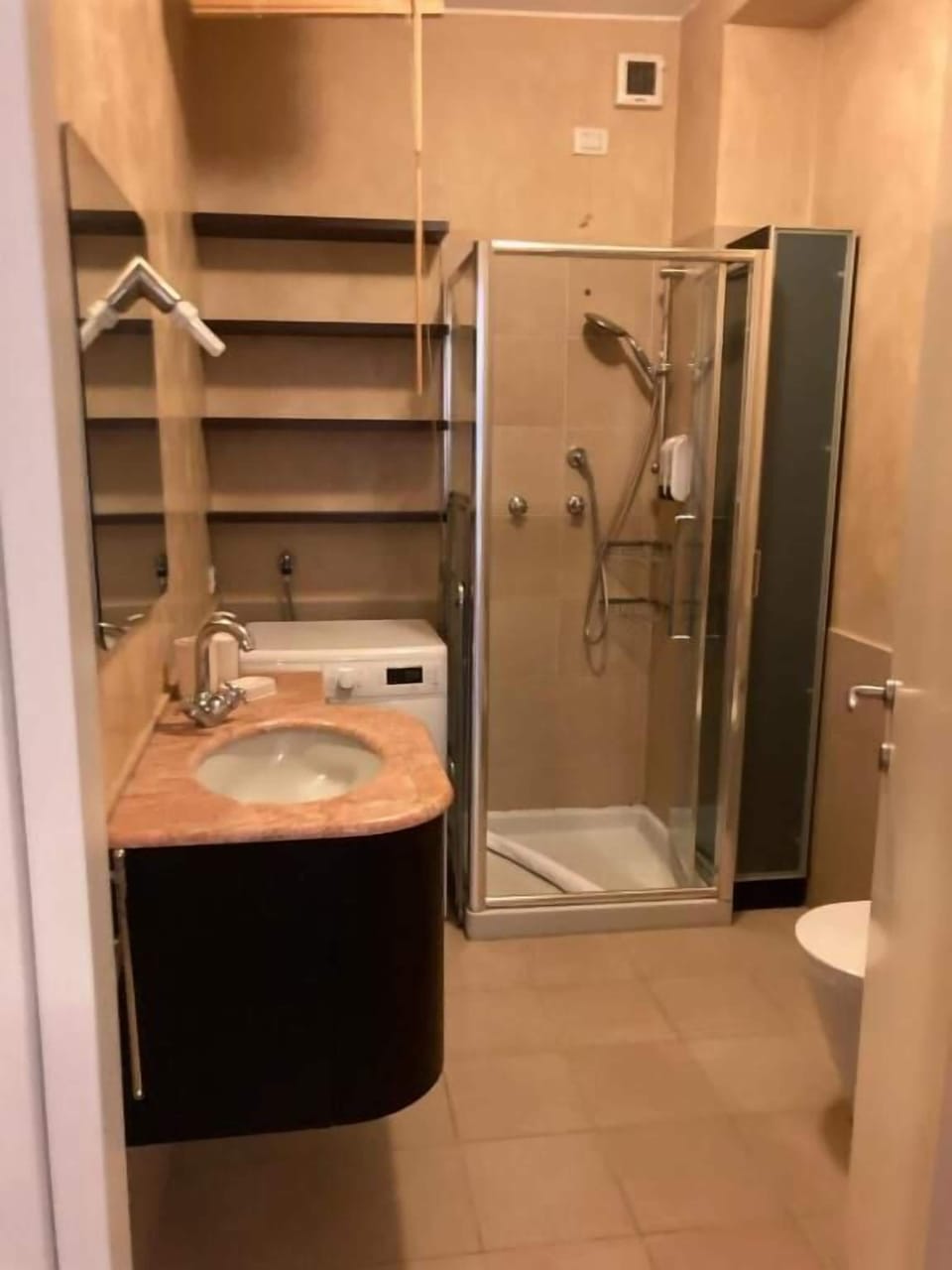Apartment | Bathroom | Shower, free toiletries, hair dryer, towels