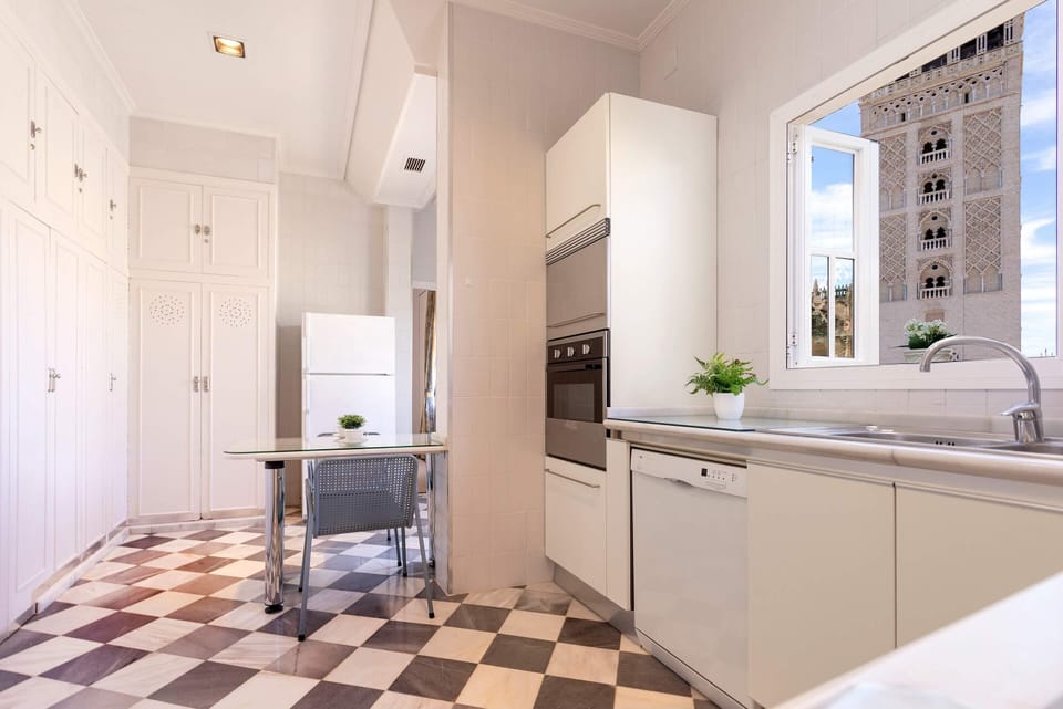 Apartment (2 Bedrooms) | Private kitchen | Fridge, microwave, oven, stovetop