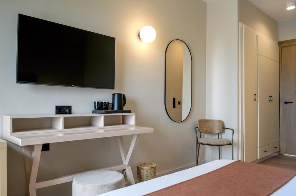 Superior Double Room | Bathroom | Hair dryer, towels, soap, shampoo