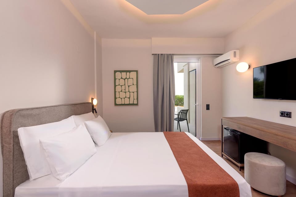 Superior Double Room, Private Pool | Free WiFi, bed sheets