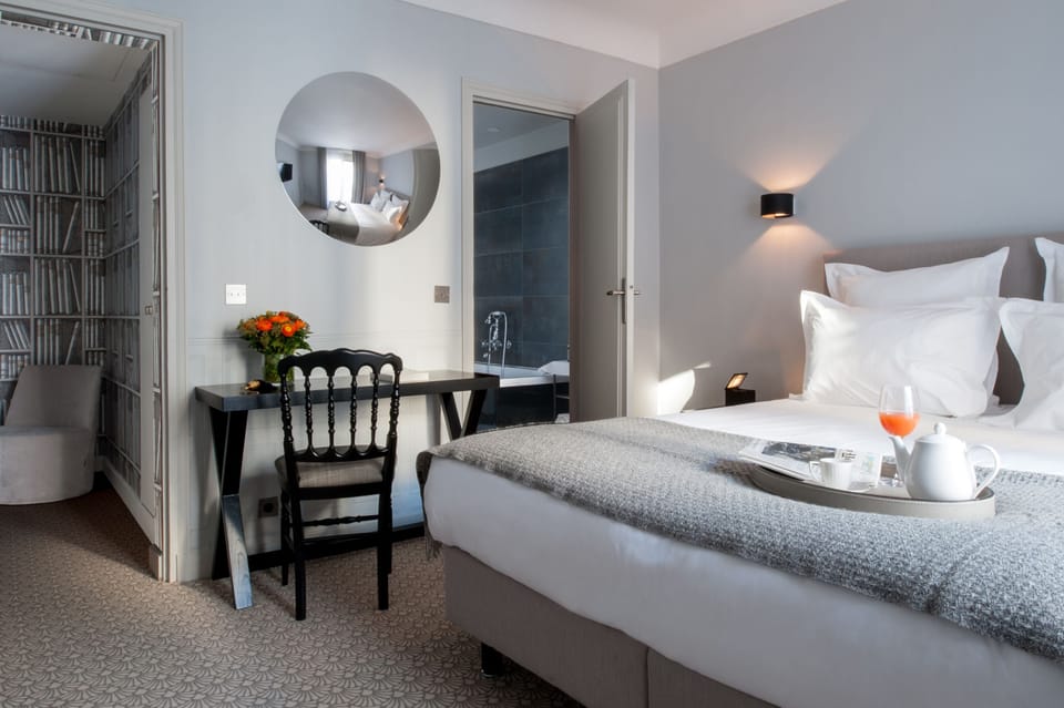 Junior Suite | Premium bedding, free minibar items, in-room safe
