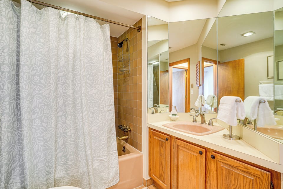 Pool Access: Scenic Condo in Wintergreen Resort! Apartment in Nelson County