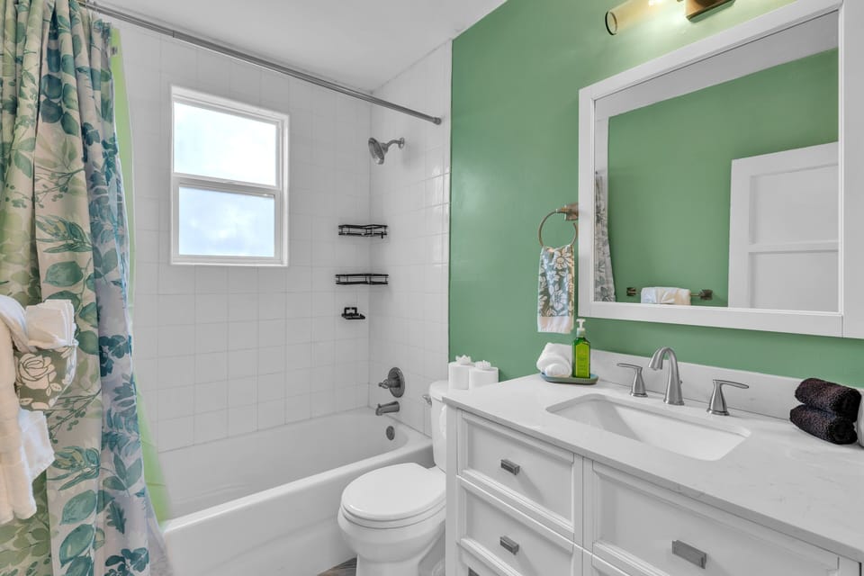 Relax And Unwind In The Heart Of Fayetteville 2 Bedroom Home House in Fayetteville