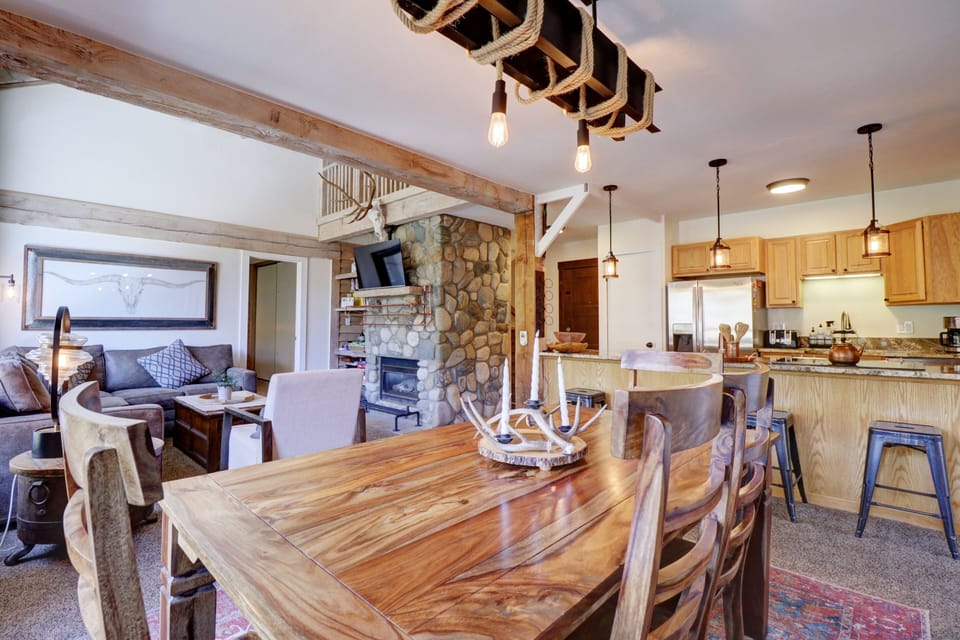 Condo, 4 Bedrooms | Dining