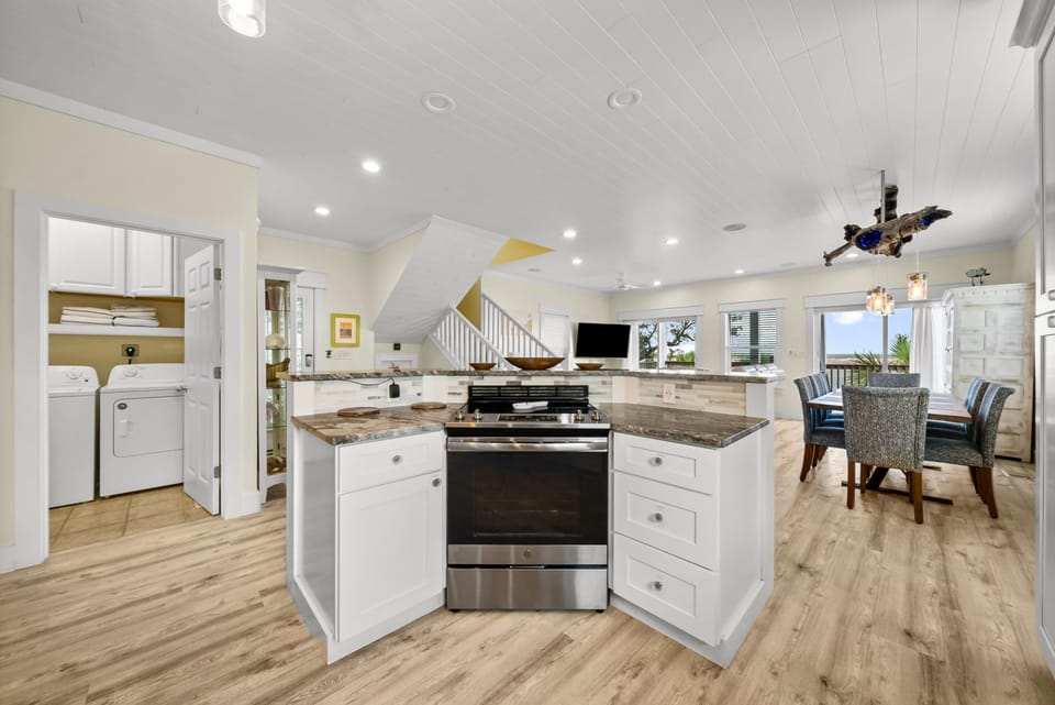 House, Ocean View | Private kitchen | Full-size fridge, microwave, oven, stovetop