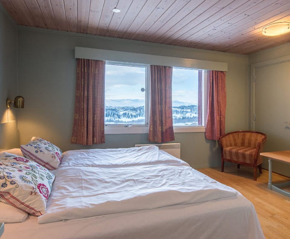Double Room | In-room safe, desk, soundproofing, iron/ironing board