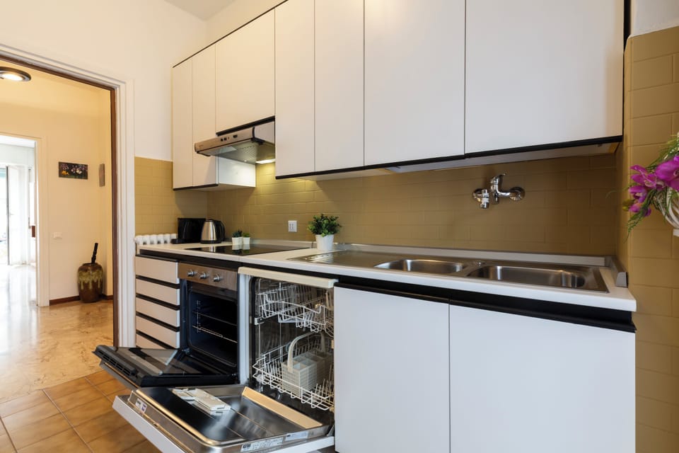 Superior Apartment, Balcony | Private kitchen | Fridge, microwave, oven, stovetop